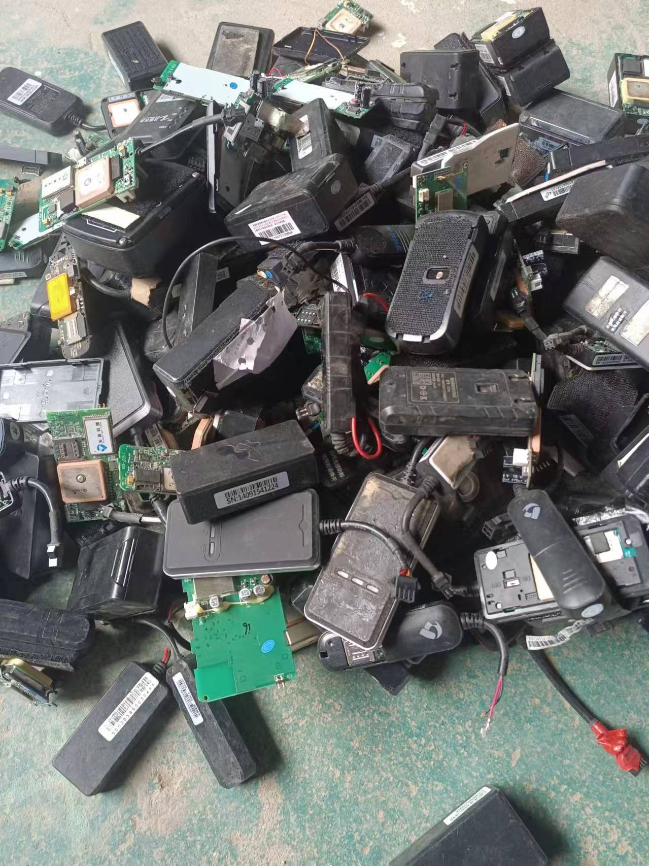 车辆定位器藏在哪?教你3步排查“隐形追踪器” 车辆定位器藏在哪?教你3步排查“隐形追踪器”(图2)