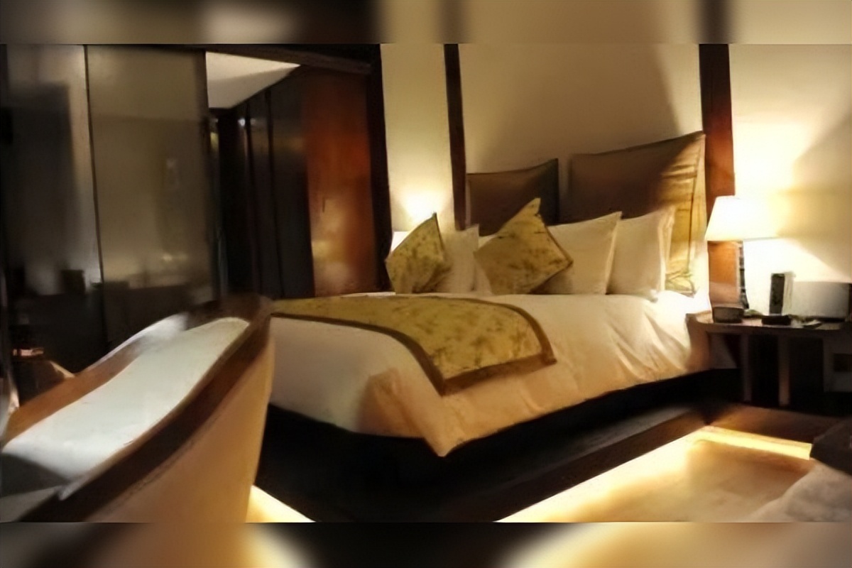 酒店房间怎么查针孔摄像头？这3个地方是“偷拍重灾区”(图2)