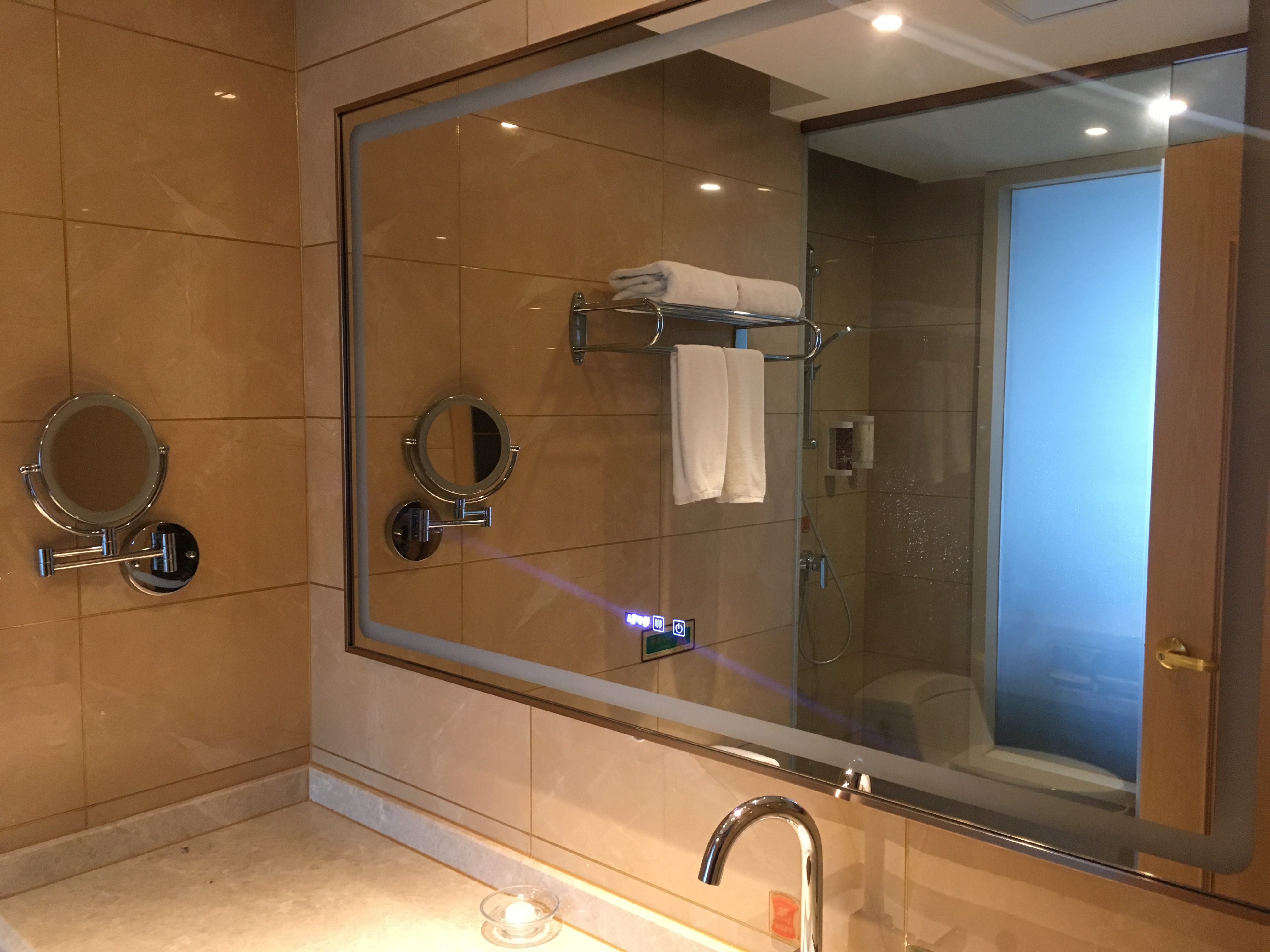 酒店房间怎么查针孔摄像头？这3个地方是“偷拍重灾区”(图7)