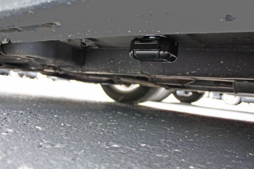 怀疑车被定位?别急着去修理厂!教你3招自查揪出定位器 怀疑车被定位?别急着去修理厂!教你3招自查揪出定位器(图2)