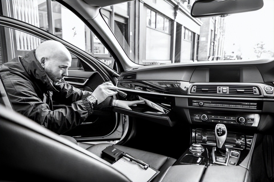 怀疑车被定位?别急着去修理厂!教你3招自查揪出定位器 怀疑车被定位?别急着去修理厂!教你3招自查揪出定位器(图3)