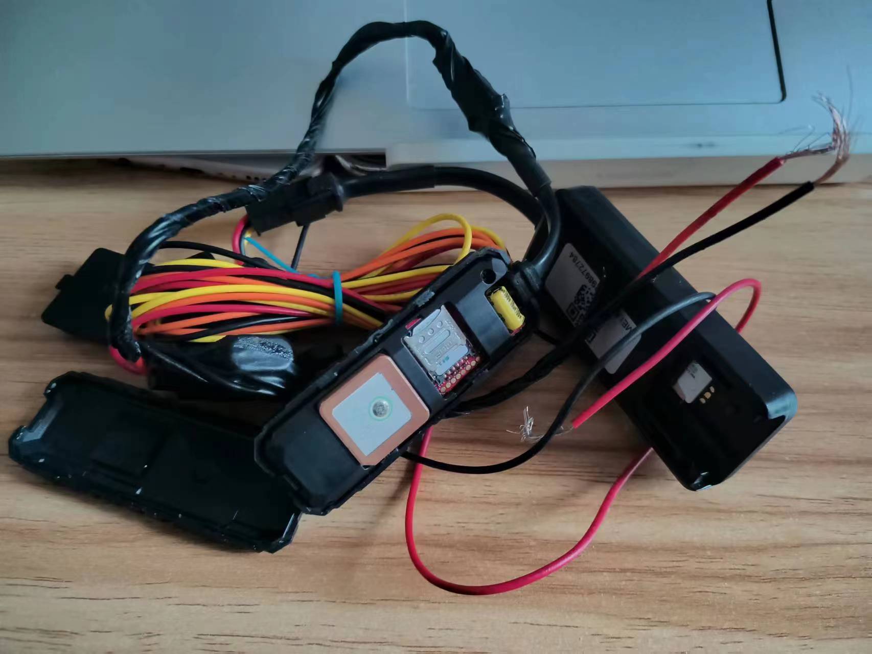 耳机竟是偷拍神器?揭秘“隐形耳机”猫腻,教你3招快速识破 耳机竟是偷拍神器?揭秘“隐形耳机”猫腻,教你3招快速识破(图4)